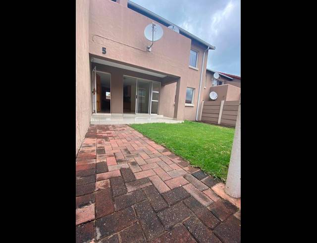 2 BEDROOM TOWNHOUSE FOR SALE IN VORNA VALLEY